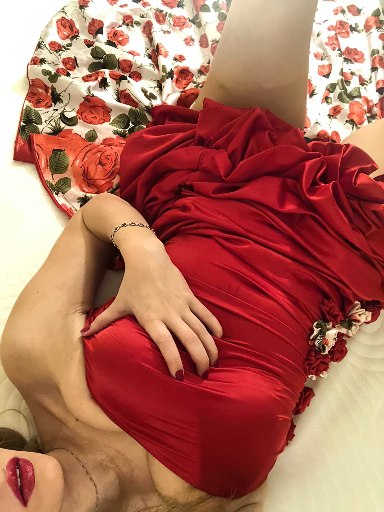 Amadora Gostosa Despindo Vestido Vermelho (8)