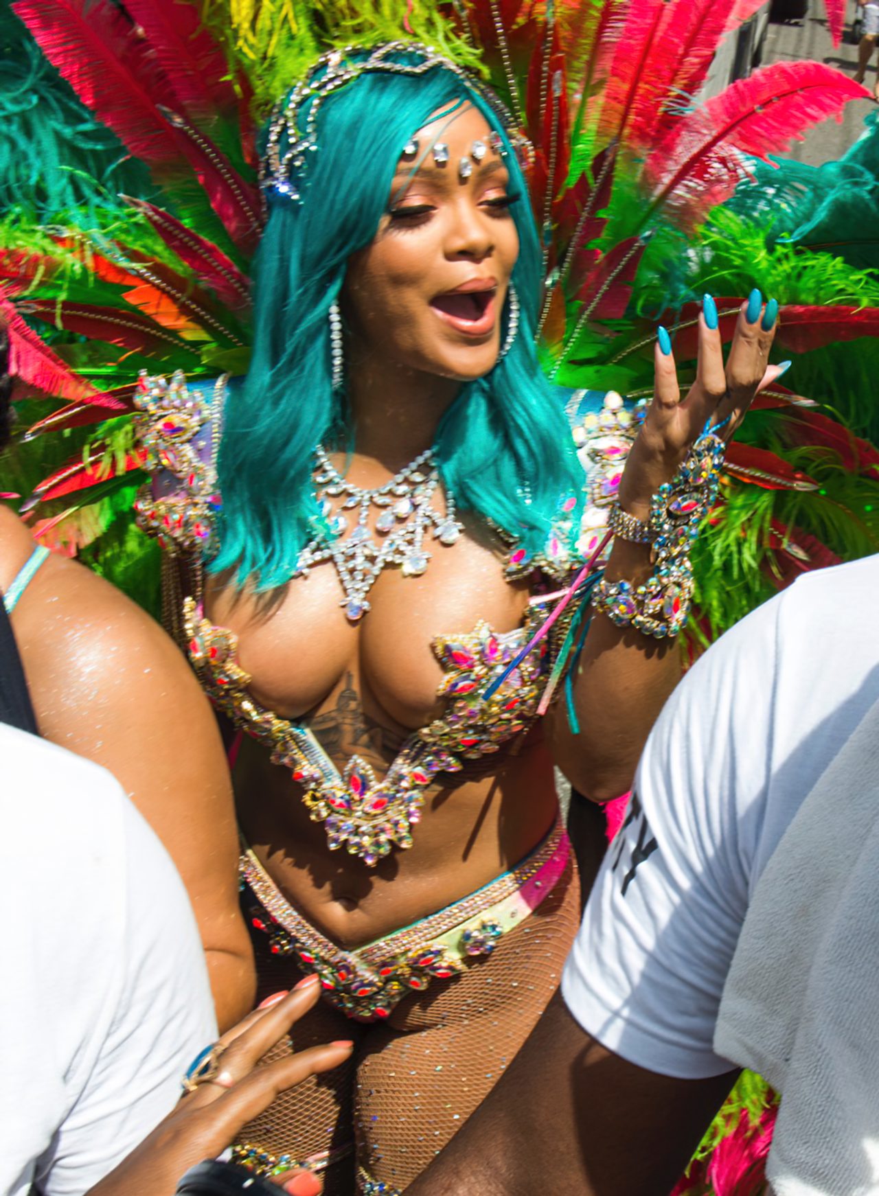 Rihanna Sexy Carnaval (8)