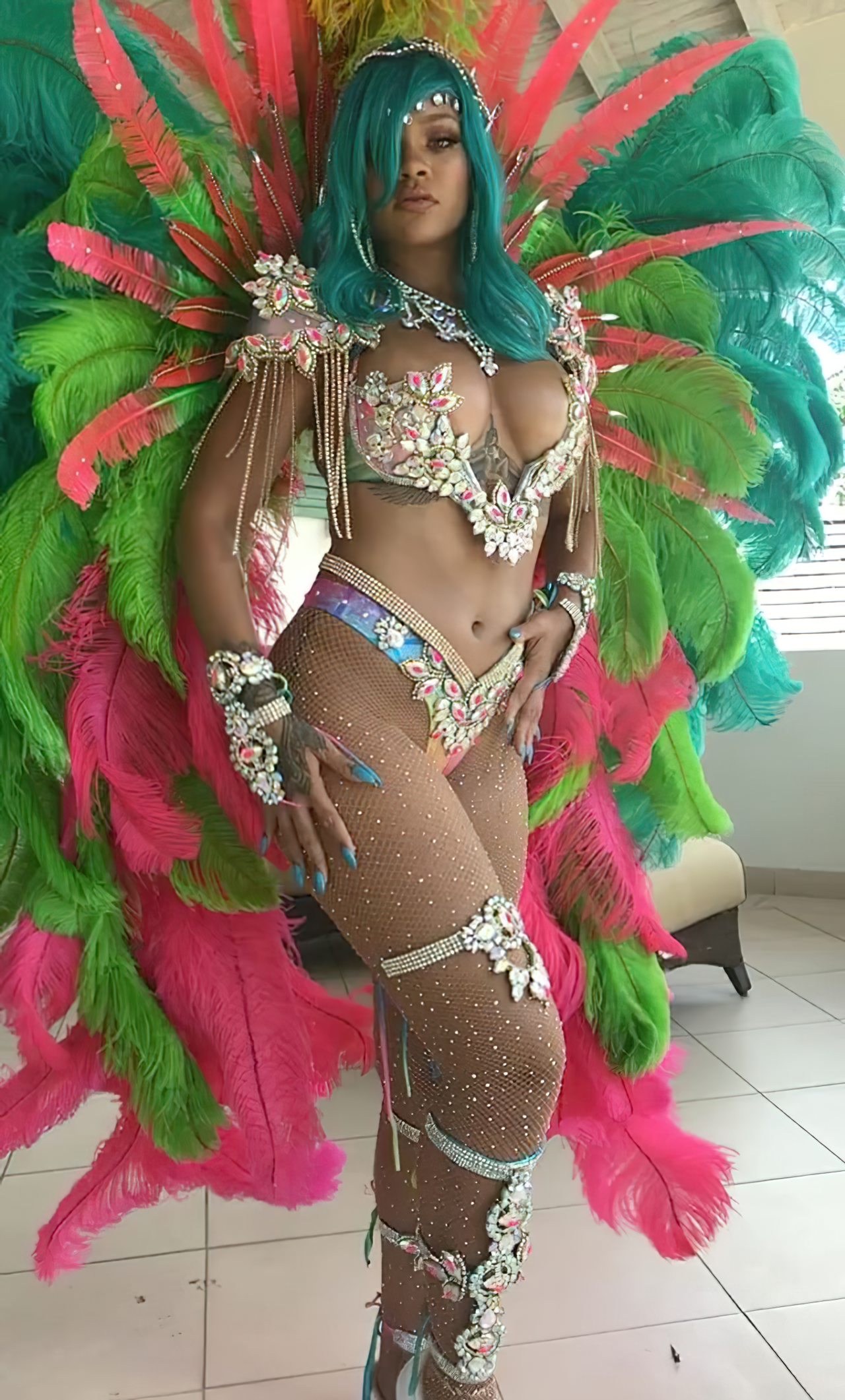 Rihanna Sexy Carnaval (14)
