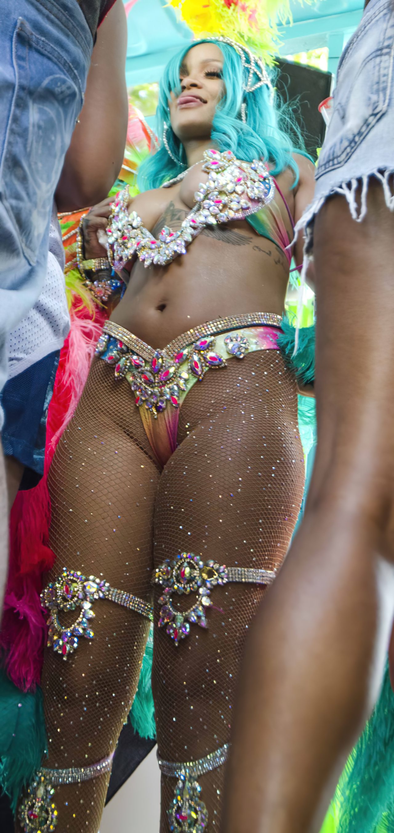 Rihanna Sexy Carnaval (23)
